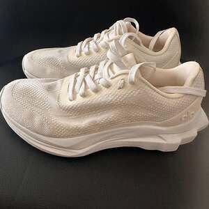 ALO Runner Unisex White Mesh Lace Closure Running Sneakers M 7.5  W 9